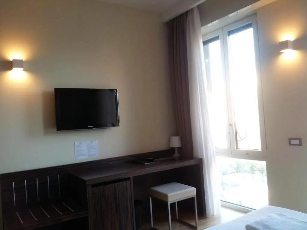 Ih Hotels Milano Centrale Guest House 0*,  Italia