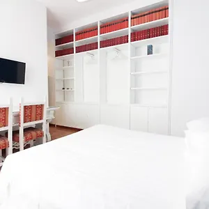 Apartment Duomo Charme, Milan